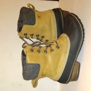 Sorel Women's Tan and Black Boots